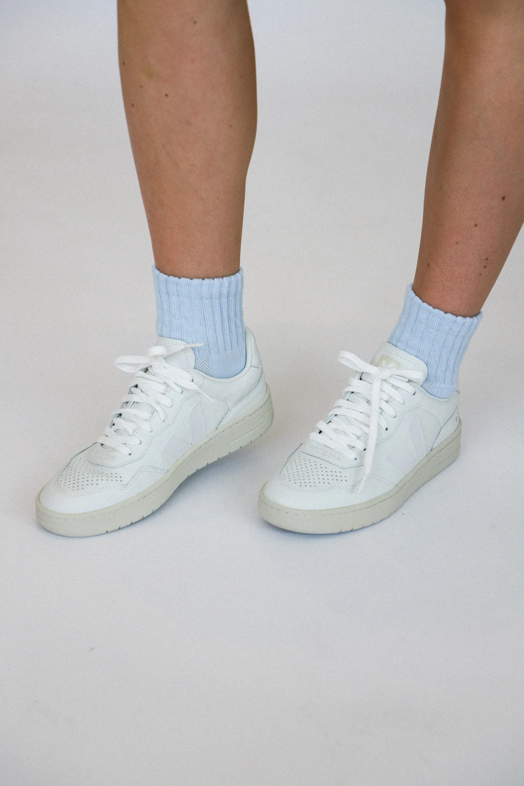 Extra White V-90 Sneaker