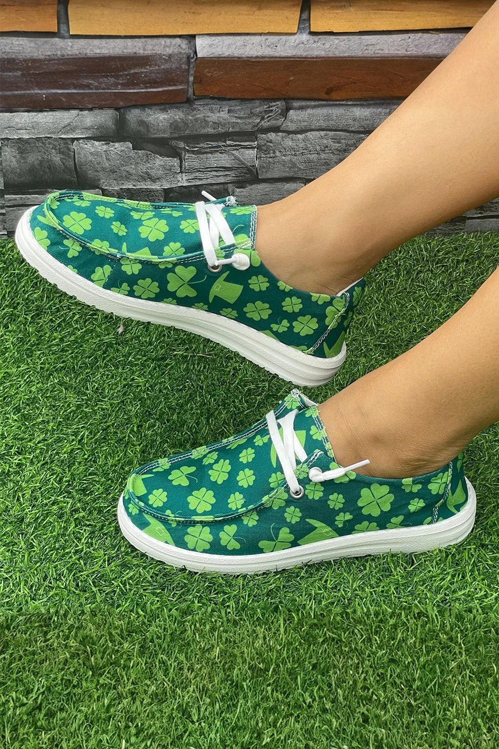 Women's Clover Print Criss Cross Slip On Canvas Shoes