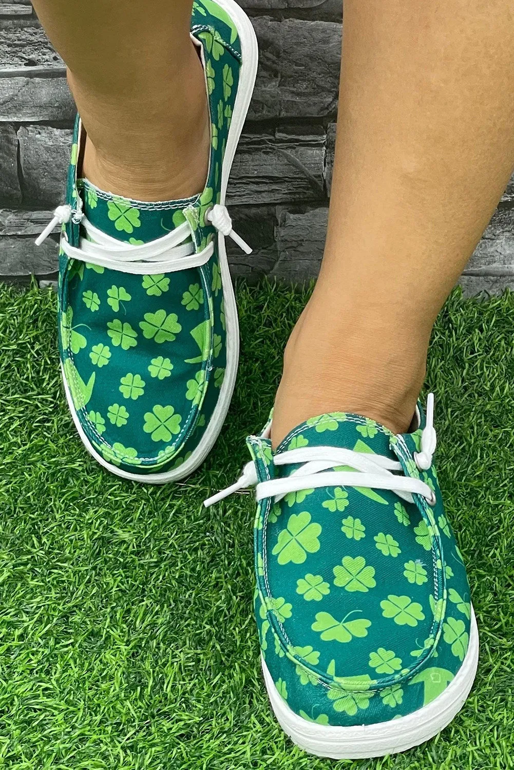 Women's Clover Print Criss Cross Slip On Canvas Shoes