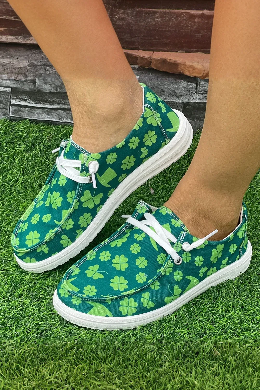 Women's Clover Print Criss Cross Slip On Canvas Shoes