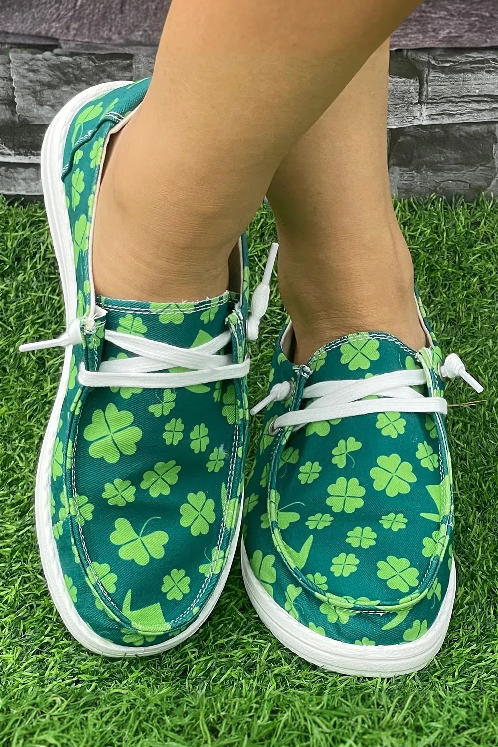 Women's Clover Print Criss Cross Slip On Canvas Shoes